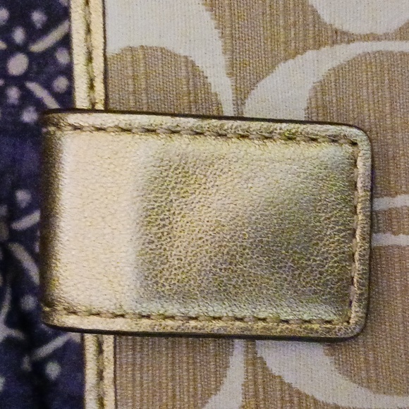 Coach Signature C metallic Bifold Wallet with Coin Compartment. LL - Picture 5 of 17